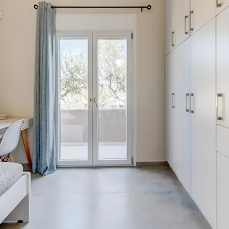 Дом отдыха Newly Built With Garden, 400m To Kokkini Hani