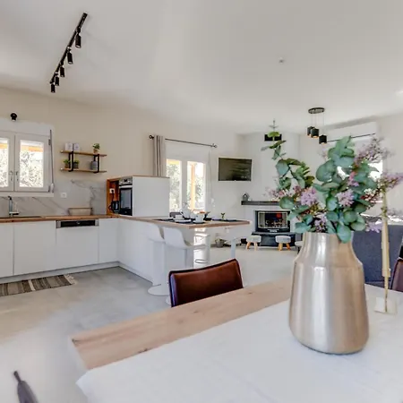 Holiday home Newly Built With Garden, 400m To
